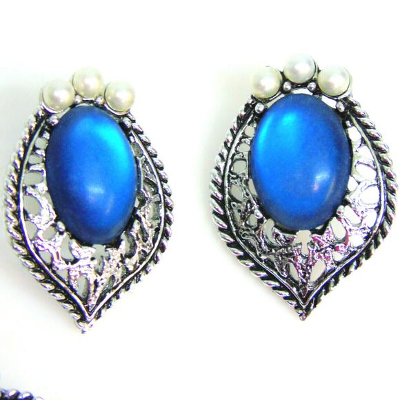 Emmons Signed Demi Parure BROOCH & EARRINGS Clip-On Set Faux Blue Opal & Pearls - Picture 2 of 5